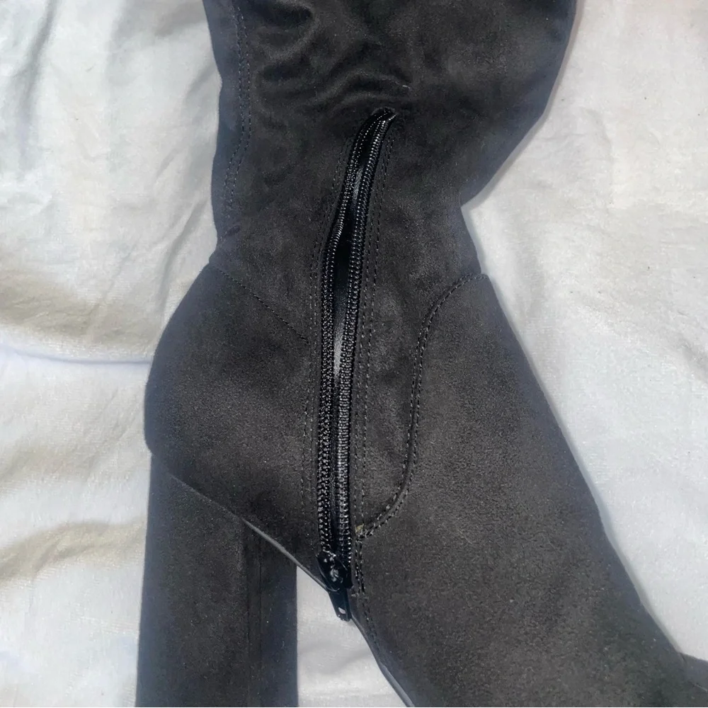 Women’s Unisa Over-the-knee High Faux Suede boots size 8.5 M
